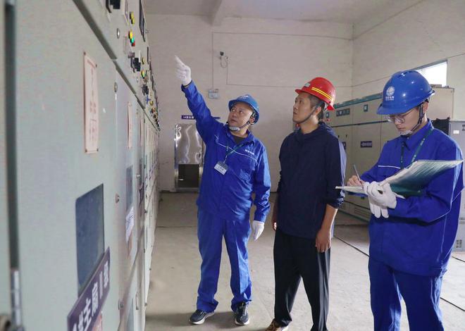 四川威远开展安全用电检查 专业电气安装服务为企业发展保驾护航